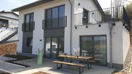 Heringhausen House | diemelblick acht - Ferienhaus für 6 Personen mit Sauna, Garten und Dachterrasse - Wäschepakete inklusive!