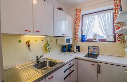 Westerland Apartment | Diese Gemütliche 1-zimmer-whg. Liegt in der Elisabethstr. 14/Haus "eidum" im 1. Og., Gleich Neben Hotel "utland", nur Wenige Fussschritte zum Stranübergang ,zur Fussgängerzone und Vielen Einkaufsmöglichkeiten. Das App. Besteht aus Einem Wohn
