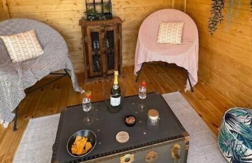 Maidstone House | Diesel's Desirable Den, Dogs Welcome, Parking