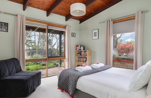 Mount Victoria House | Dillwynia | 2 bedroom home with Slow Combustion fireplace