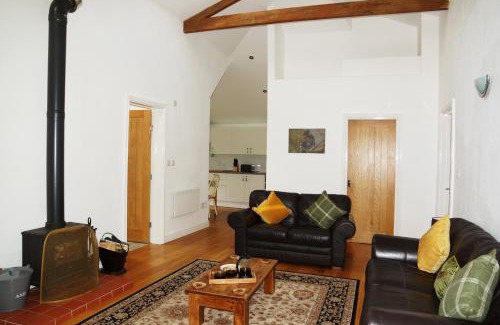 Holsworthy House | Dilly Dally Barn