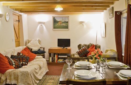 Carew Newton House | Dilys - 19076
