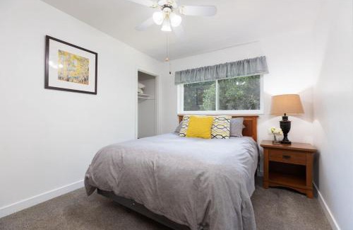 Sandy House | Dimple Dell Whole Mountain Setting, Near Trails!