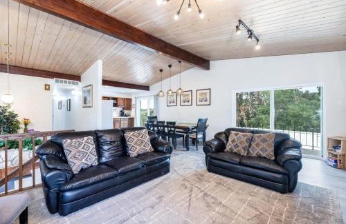 Sandy House | Dimple Dell Whole Mountain Setting, Near Trails!