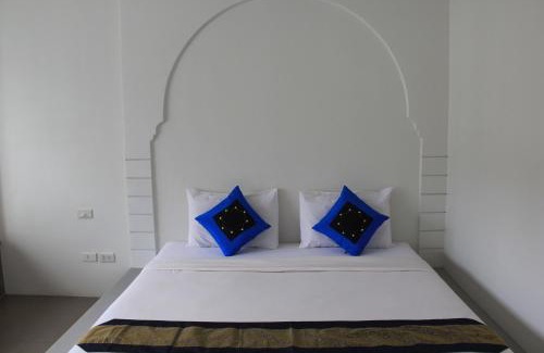 Cherngtalay Hotel | Dinar Lodge