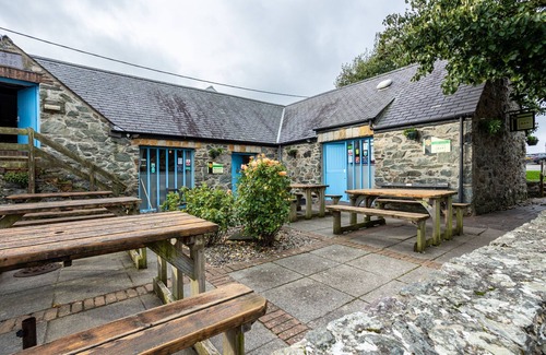 Malltraeth House | Dinas Bach - A Fabulously Remodelled Bungalow in Aberffraw