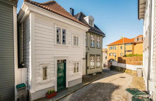 Sentrum House | Dinbnb Apartments I Family Dream in Bergen I Playroom I Private Garden