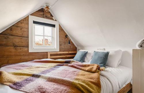 Sentrum House | Dinbnb Apartments I Family Dream in Bergen I Playroom I Private Garden