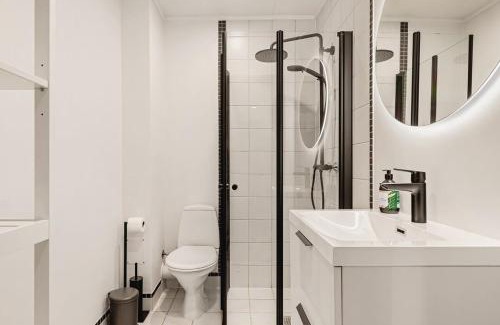 Engen Apartment | Dinbnb Apartments I Penthouse 250m From City Center I Privat Balcony
