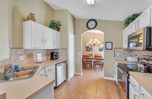 Solana House | DINEY MAGIC VILLA LOCATION! 5BR POOL, 2 DISNEY ROOMS, 8 MILES TO DISNEY