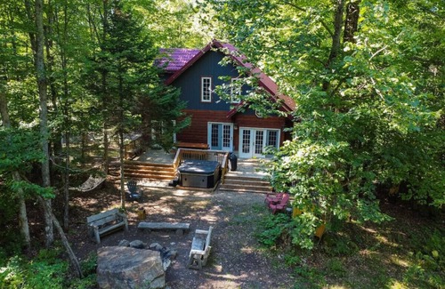 Eagle Lake Ski Chalet | "Dingle Run Lodge" at Sir Sam's (hot tub/sauna)