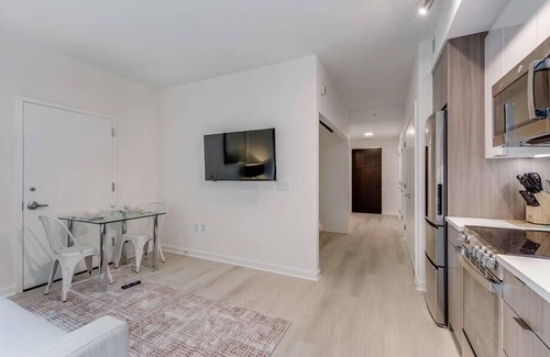 NoMa Hotel | Dining is at Your Door Step | Prime NoMa 1BR nr Target & Trader Joes