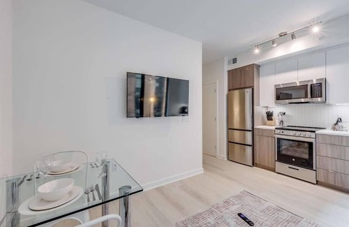 NoMa Hotel | Dining is at Your Door Step | Prime NoMa 1BR nr Target & Trader Joes