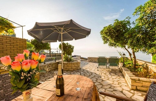 Katavolos Apartment | Dinos - One Bedroom Apartment, Sleeps 4