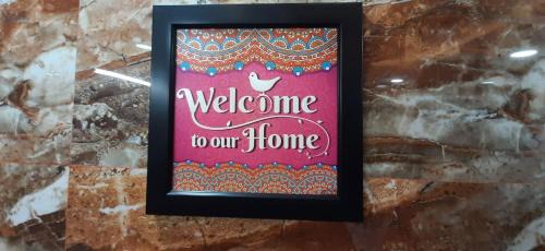 Lajpat Nagar Hotel | Diplomat luxury home stay in private apartment with kitchen, washroom, wifi , Android tv, fridge in cream location of posh south delhi foreiner area of lajpat nagar, safst locality of Delhi for single females