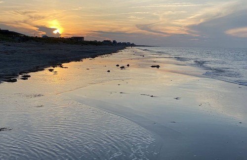 Broadkill Beach Cottage | Direct beach access 2nd house to beach