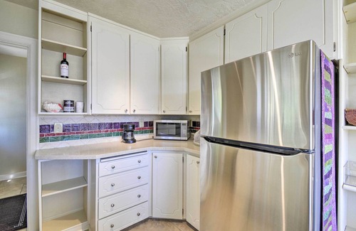 Bremerton House | Direct Beach Access: Getaway on Port Orchard!