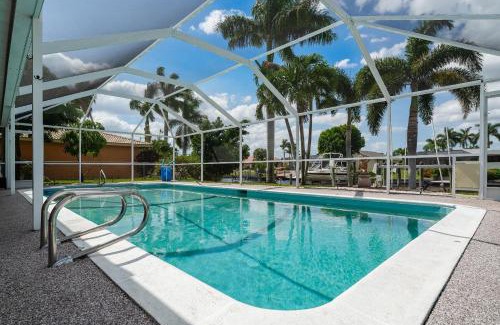 Caloosahatchee House | Direct Gulf Access & Heated Pool -Villa Hip Nautic - Roelens Vacations