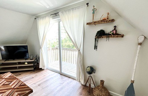 Broadalbin House | Direct Lakefront 3 BR, 2 BA with Walkout Beach and Incredible Views
