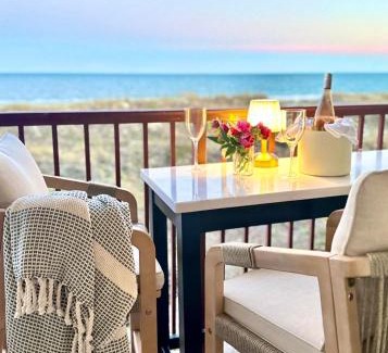 Folly Field Apartment | Direct Luxury Oceanfront - On The Beach! Amazing Sunrises, 2 Pools & Bar!