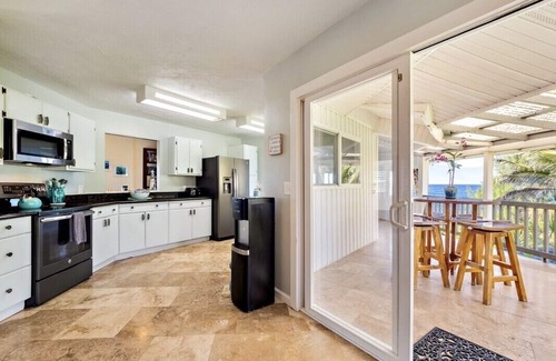 Keaau House | ☀️🐋 Direct Ocean front ~The Views! Pool, AC all rooms- spacious! Wow!