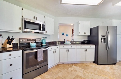 Keaau House | ☀️🐋 Direct Ocean front ~The Views! Pool, AC all rooms- spacious! Wow!