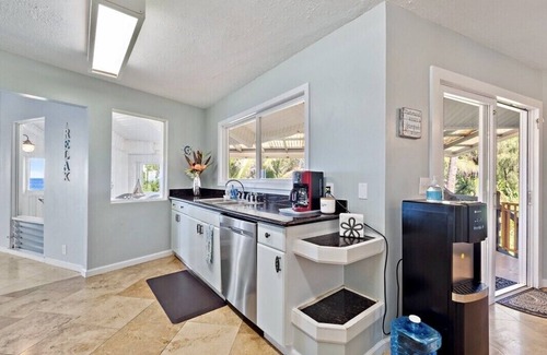 Keaau House | ☀️🐋 Direct Ocean front ~The Views! Pool, AC all rooms- spacious! Wow!
