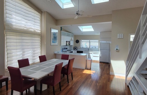 Southend House | Direct Oceanfront Home, Quiet Location Yet Close To Everything
