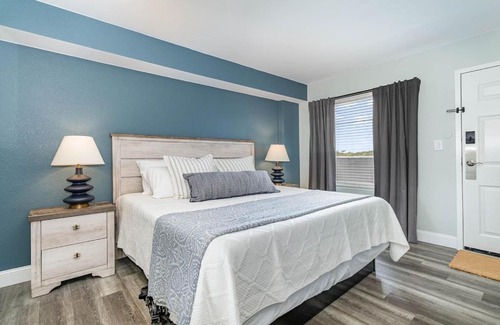 Arcadian Shores Apartment | Direct OCEANFRONT- King Bedroom- AMAZING VIEWS/Pools/Hot Tubs/Beach Access/Golf