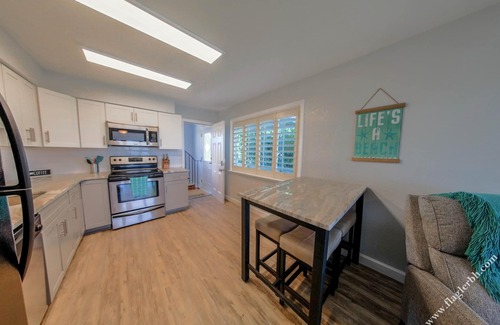 Painters Hill House | Direct Oceanfront~Deck~Queen Beds~Grill