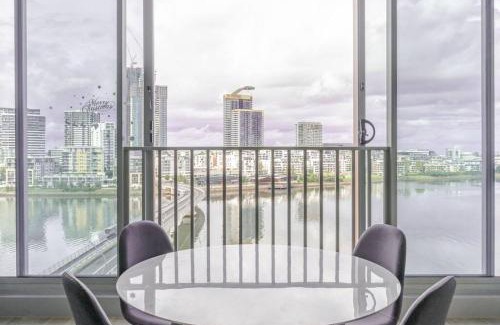 Wentworth Point Apartment | Direct Water View Walk to Supermarket 1 Car Space