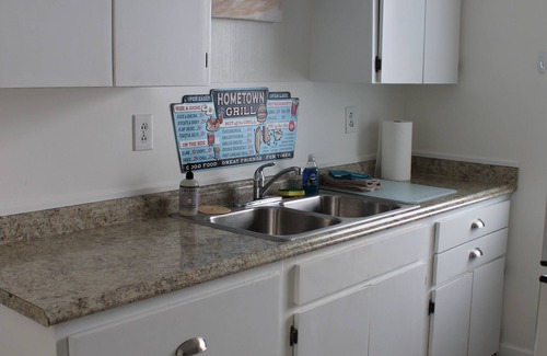 Bay Esplanade Villa | DIRECT WATERFRONT 2BDRM Villa full kitchen, fish from porch