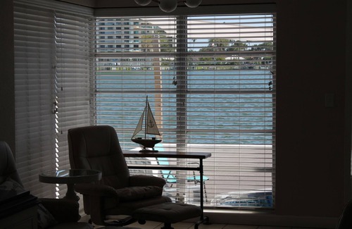 Bay Esplanade Villa | DIRECT WATERFRONT 2BDRM Villa full kitchen, fish from porch