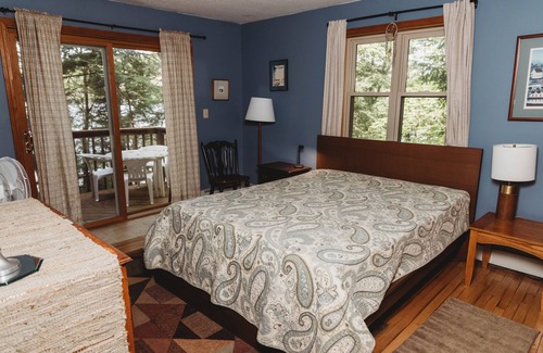 Alton House | Direct waterfront Sunset Lake. ATTENTION: LAKE AT 3/4 LEVEL FOR SUMMER 2024.
