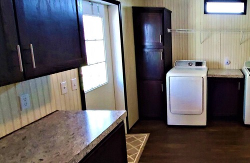 Wheatland House | Directly next door to Lucas Oil Speedway in Wheatland MO.