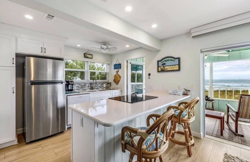 Englewood Condo | DIRECTLY ON PRIVATE BEACH! AMAZING PANORAMIC GULF VIEWS! MODERN, COZY CONDO.