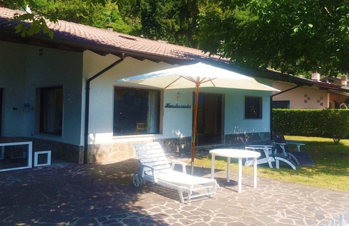 Idro House | Directly on the lake with garden