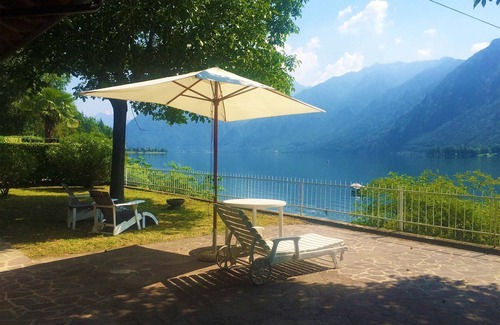 Idro House | Directly on the lake with garden