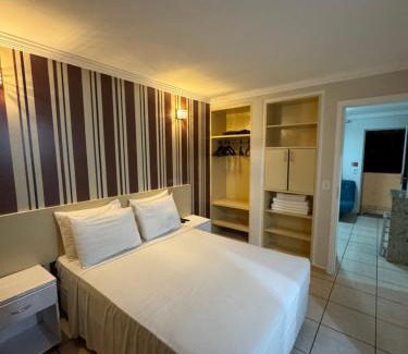 Caldas Novas Hotel | DiRoma Fiori Caldas Novas - YMT - 270 Com roupa de cama e banho