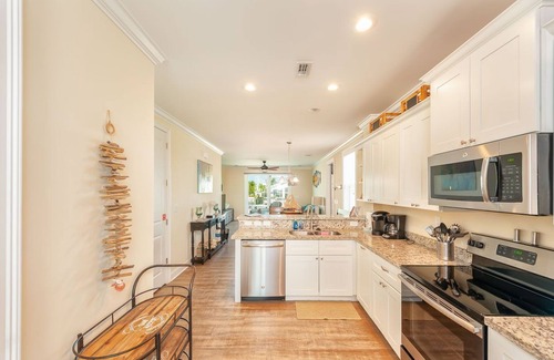 Marathon Villa | DISCOUNT AVAILABLE! 4 BR/3 BA Private Pool/Dock/Canal Front/Neighborhood Beach!