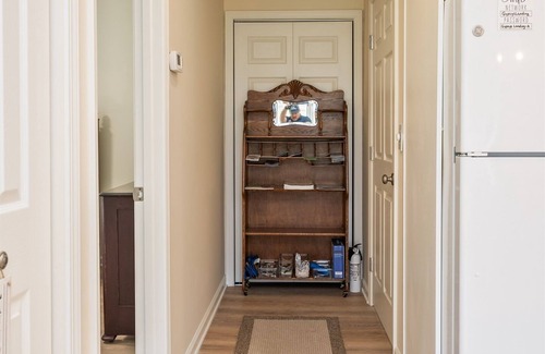 Naples Apartment | Discount!Charming 1BR Suite, Minutes from Skiing, Hiking, Wren's Roost