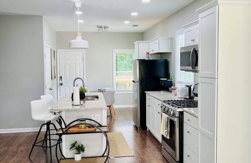 Candler-McAfee House | *Discount Holiday getaway* Boho Themed Cozy 3 Bedroom Home in Atlanta