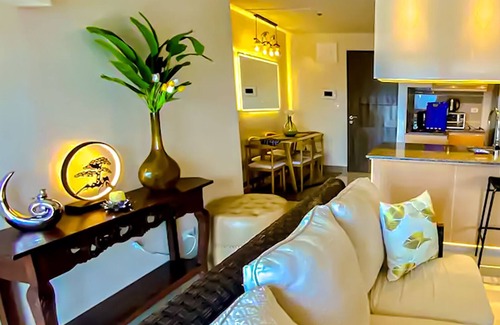 Bagumbayan Condo | Discounted | Amazing 2.5 Bedroom Eastwood Global Luxury Condo Unit