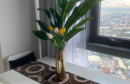 Bagumbayan Condo | Discounted | Classy 2.5BR with Pool and City Skyline View!