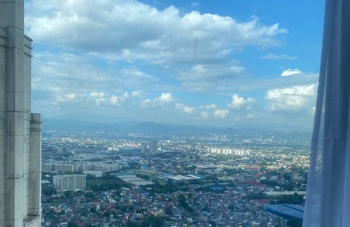 Bagumbayan Condo | Discounted | Classy 2.5BR with Pool and City Skyline View!