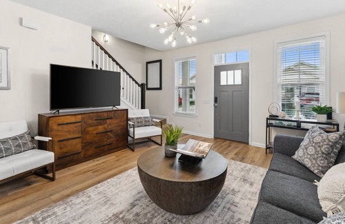 Callaway House | Discounted Designer Upgraded Home- 4 Br/3Ba