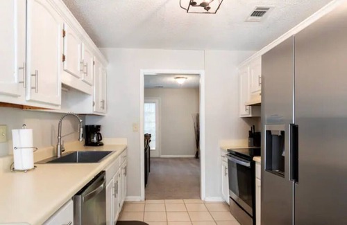 Riverdale House | Discounted Gorgeous 2 bed/2.5 bathroom Townhome