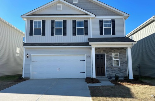 Charlotte House | [Discounted Monthly Rentals] 3BR, 2.5 BTH Retreat w/Fireplace