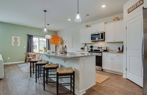 Summerville House | Discounted Pools Waterslide Playground King Suites