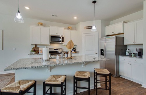 Summerville House | Discounted Pools Waterslide Playground King Suites